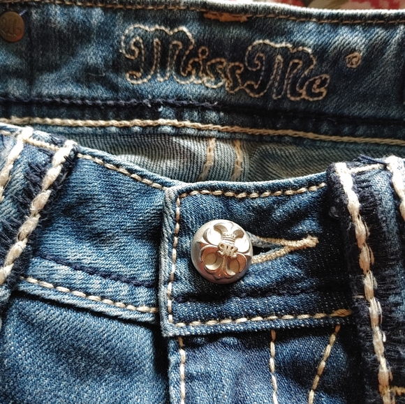 Miss Me Denim. Embroidered Capri Sz.27 - Picture 7 of 10